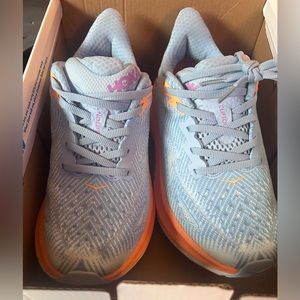 Hoka Clifton 9 women’s size 6.5B